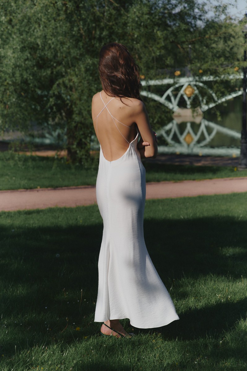 Dress with ties on the back milky